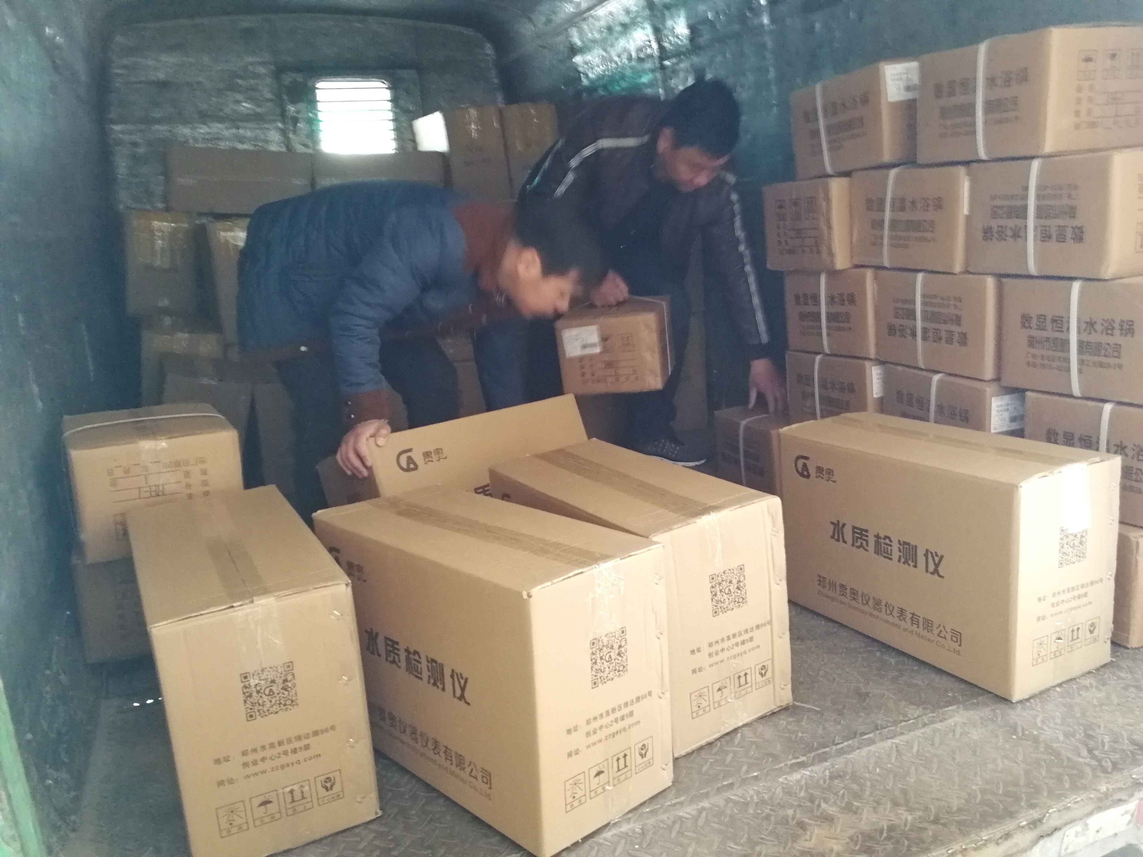 農飲水九項檢測儀裝車(chē)發(fā)貨
